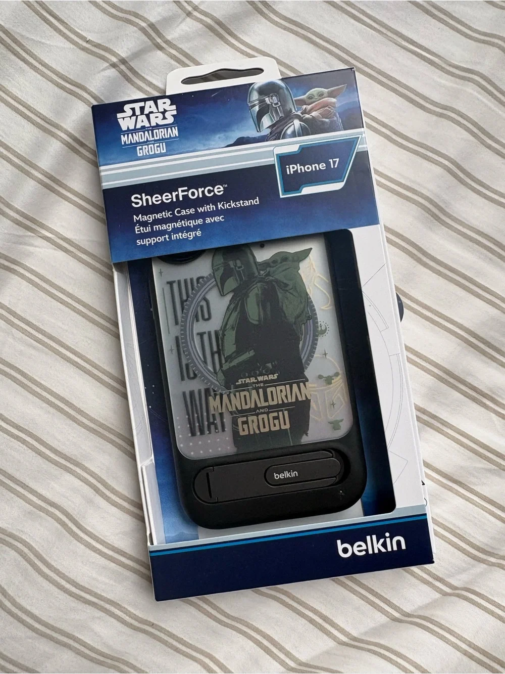 belkin Black & Green Star Wars Mandalorian and Grogu iPhone Case with Kickstand